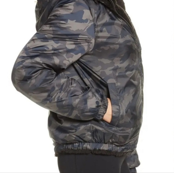 Zella Reversible Faux Shearling Jacket‎ Large - Picture 5 of 14